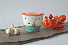 Load image into Gallery viewer, 21-E Turbine Garlic Keeper