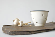 Load image into Gallery viewer, 21-G Generosity Garlic Keeper