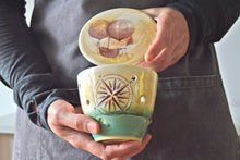 Load image into Gallery viewer, 21-H Hot Air Balloon Boat Garlic Keeper