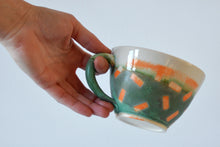 Charger l'image dans la galerie, Tasse à café latté Orange et Vert
